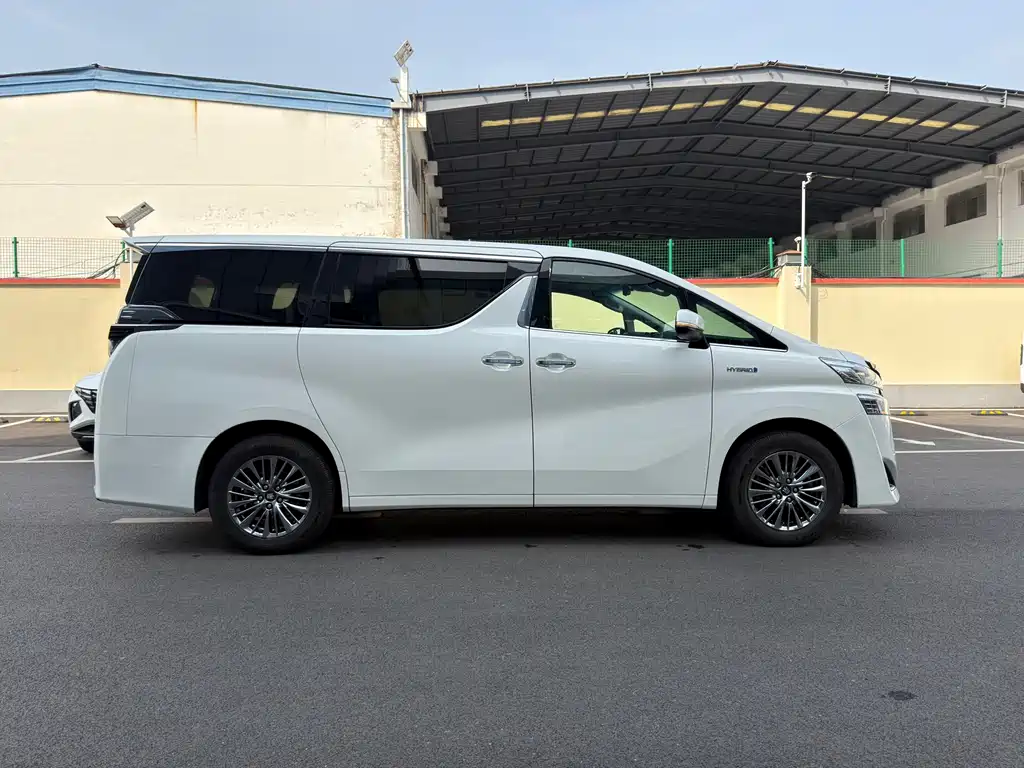 Toyota Vellfire 2023 — фото 14