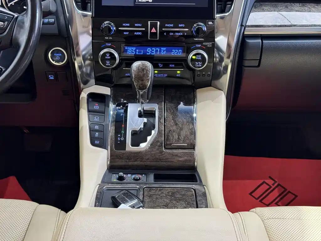 Toyota Alphard 2020 — фото 13