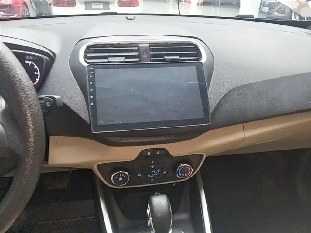 Ford Escort 2018 — фото 13