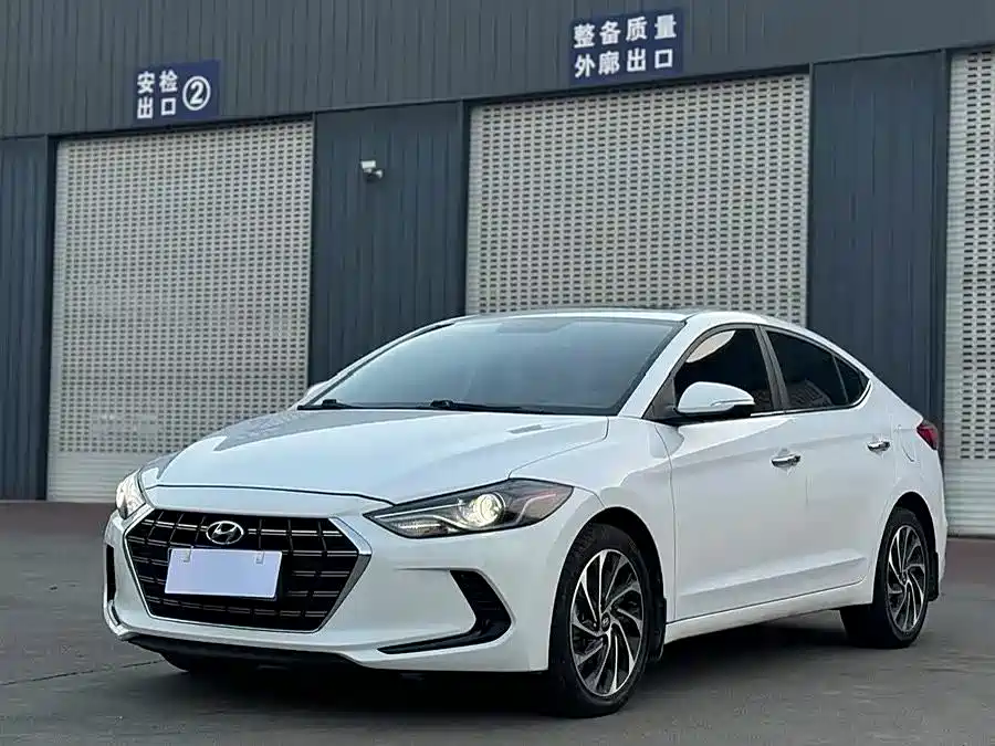 Hyundai Elantra 2020 — фото 2