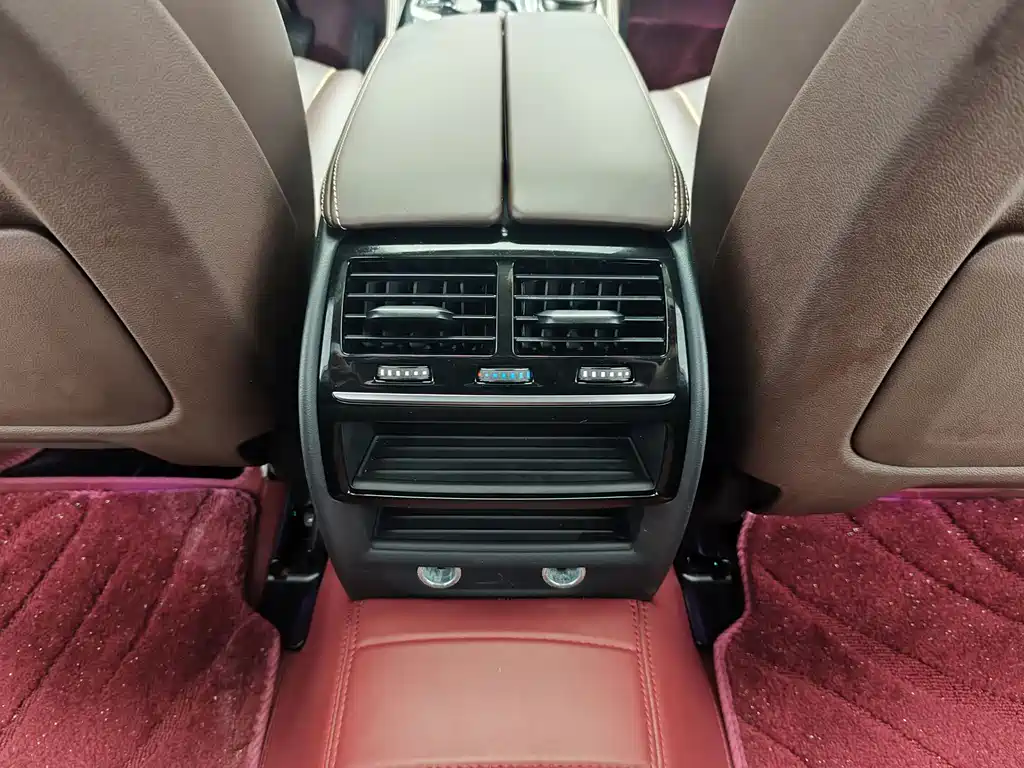 BMW 5 Series New Energy 2018 — фото 15