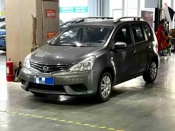 Nissan Livina 2015