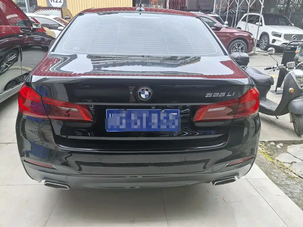 BMW 5 Series 2019 — фото 12