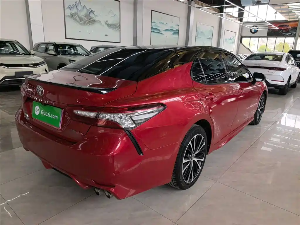 Toyota Camry 2018 — фото 7