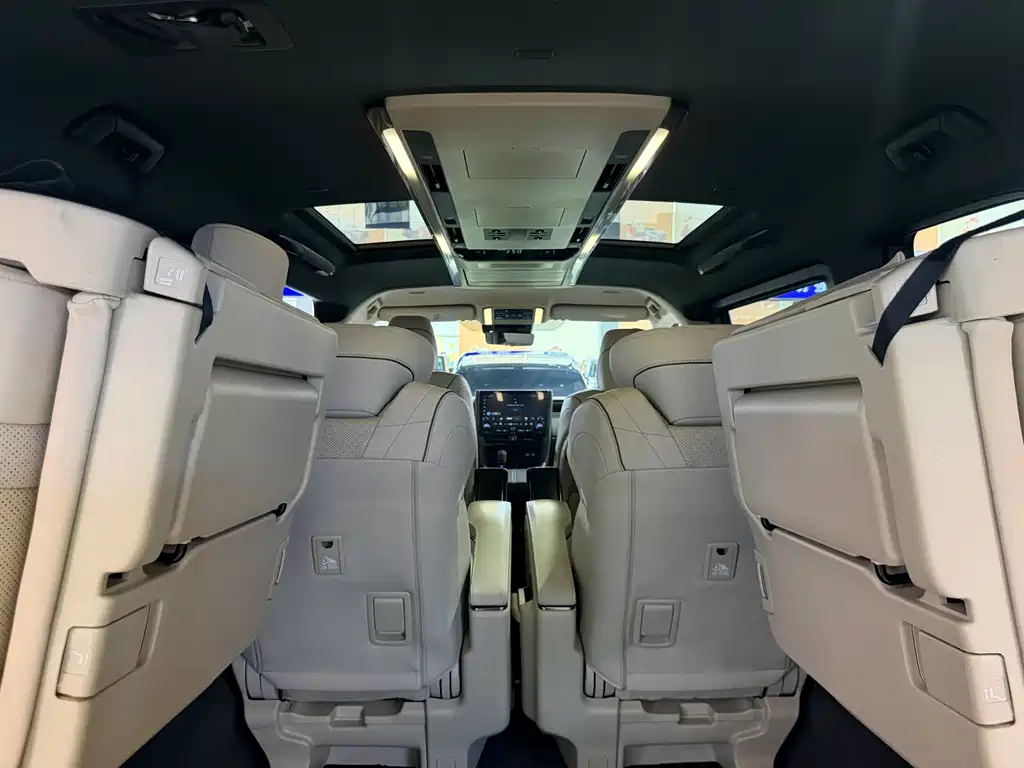 Toyota Alphard 2024 — фото 4
