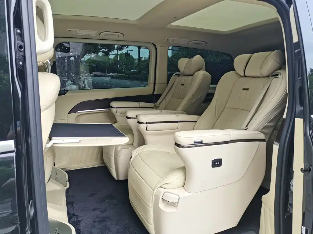 Mercedes-Benz V-Class 2022 — фото 14