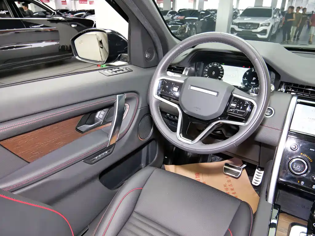 Land Rover Discovery Sport 2023 — фото 13