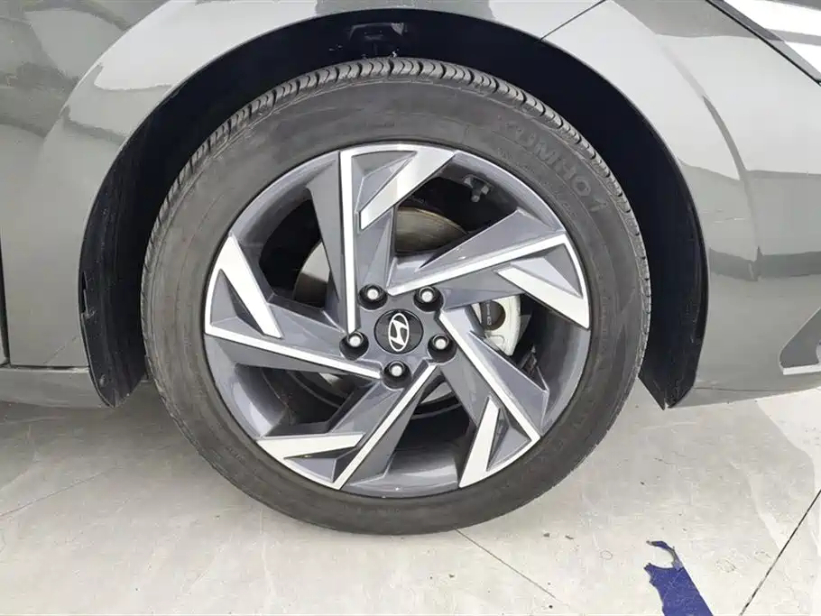 Hyundai Elantra 2024