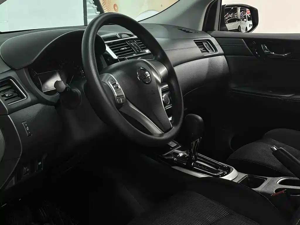 Nissan Tiida 2017 — фото 7