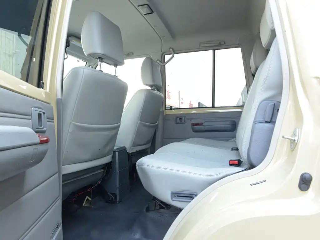 Toyota Land Cruiser 2020 — фото 16