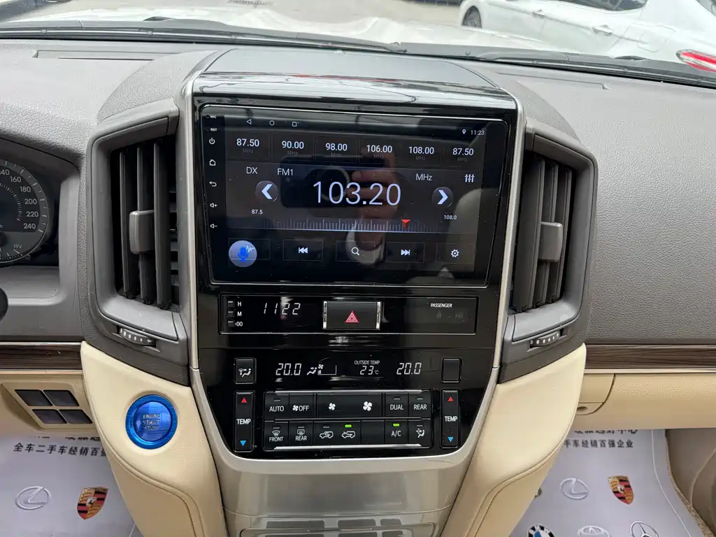 Toyota Land Cruiser 2019 — фото 10
