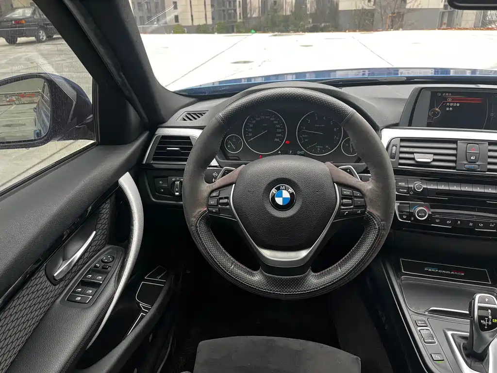 BMW 3 Series 2017 — фото 10
