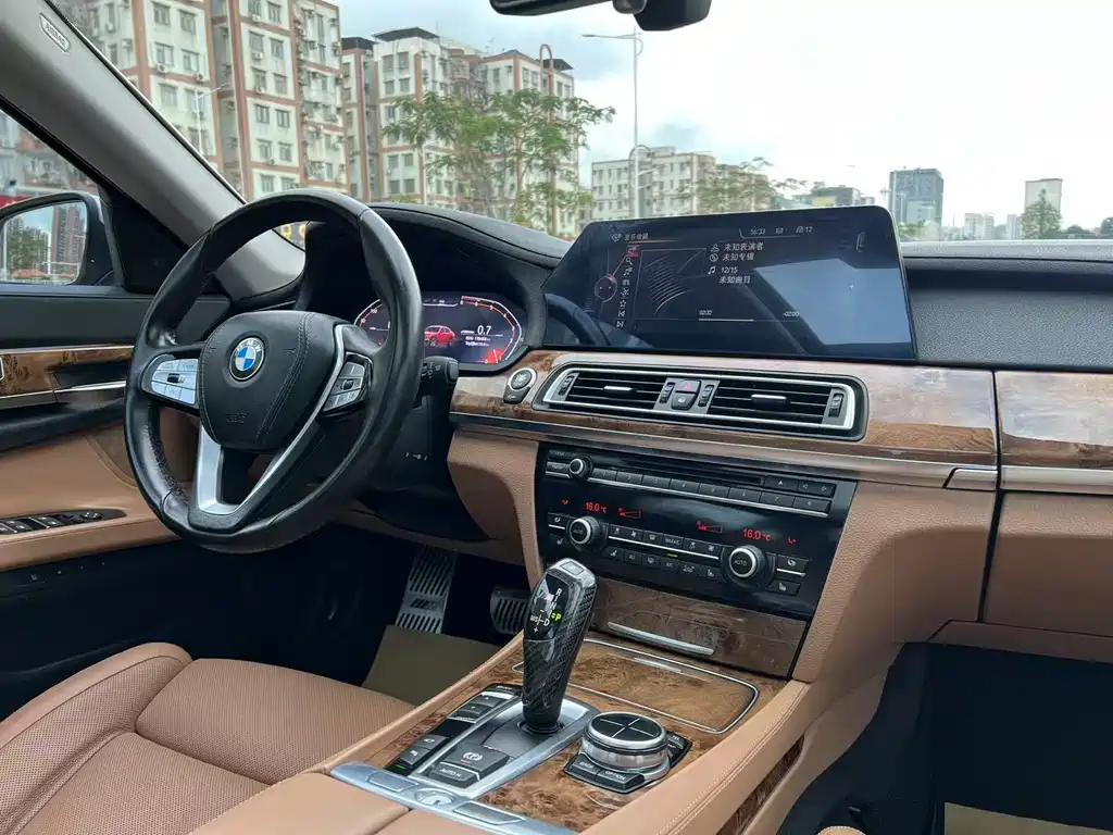 BMW 7 Series 2014 — фото 13