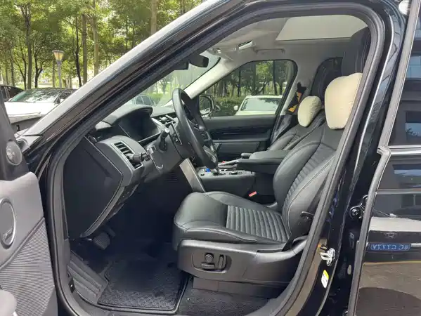 Land Rover Discovery 2024