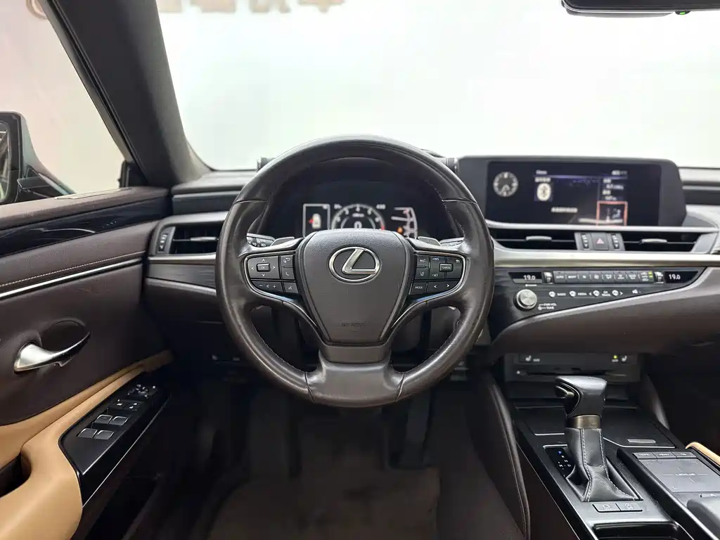 Lexus ES 2021 — фото 13