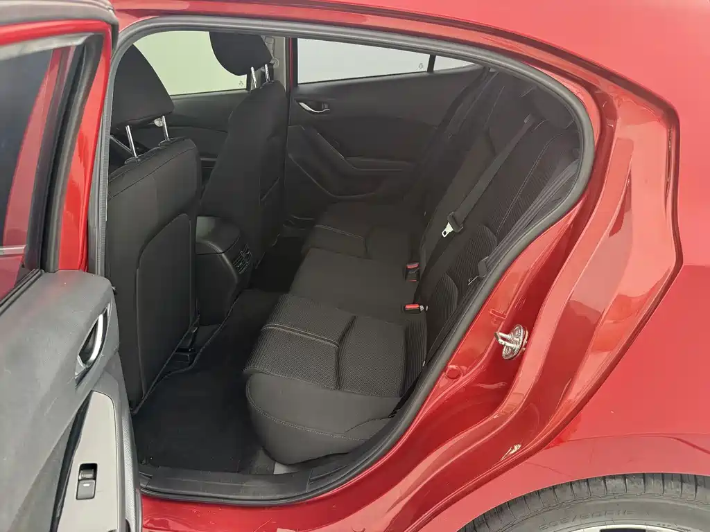 Mazda 3 Axela 2019 — фото 11