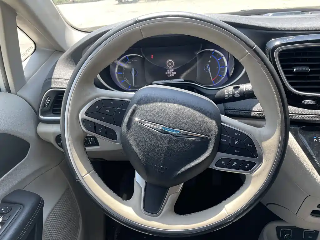 Chrysler Grand Voyager PHEV 2025 — фото 12