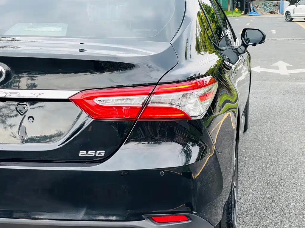 Toyota Camry 2021 — фото 12