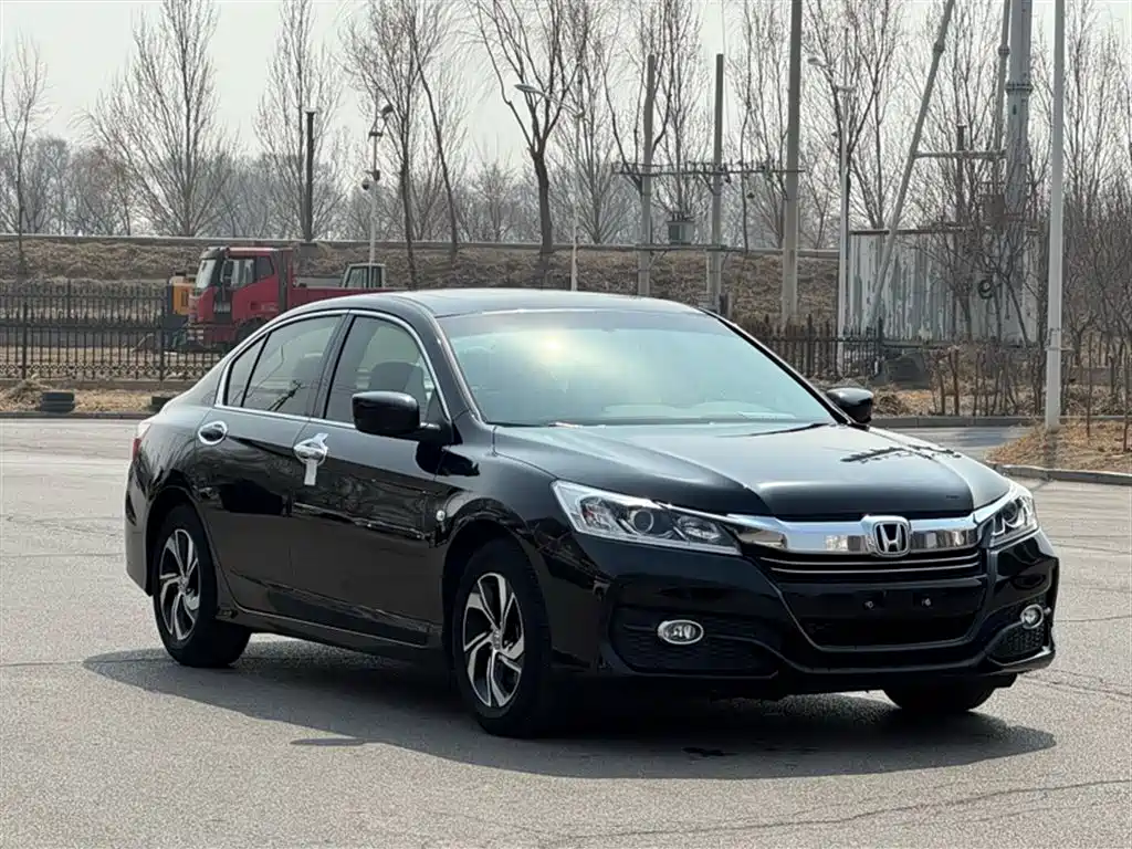 Honda Accord 2018 — фото 7