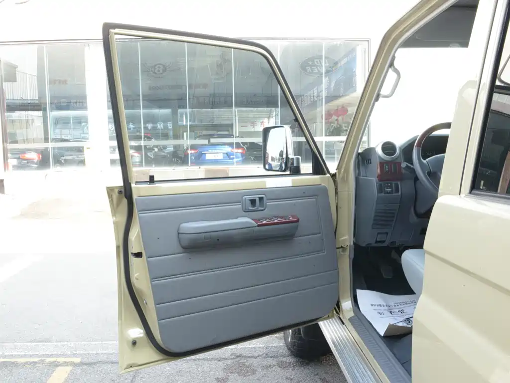 Toyota Land Cruiser 2020 — фото 15