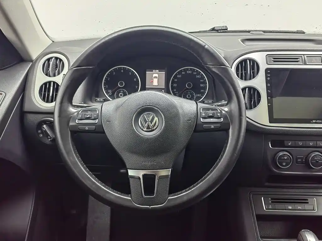 Volkswagen Tiguan 2014 — фото 11