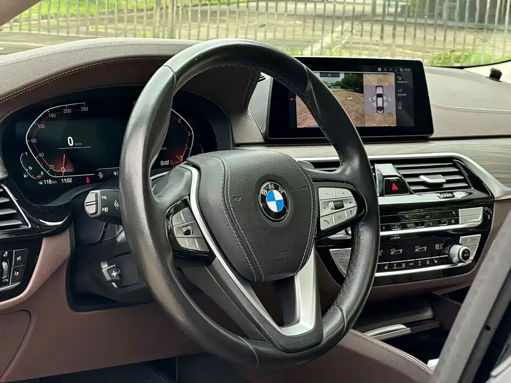 BMW 5 Series 2020 — фото 10