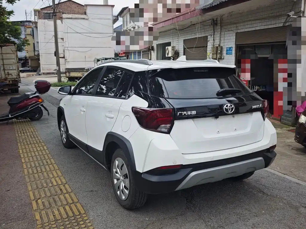 Toyota Yaris L 2022 — фото 5