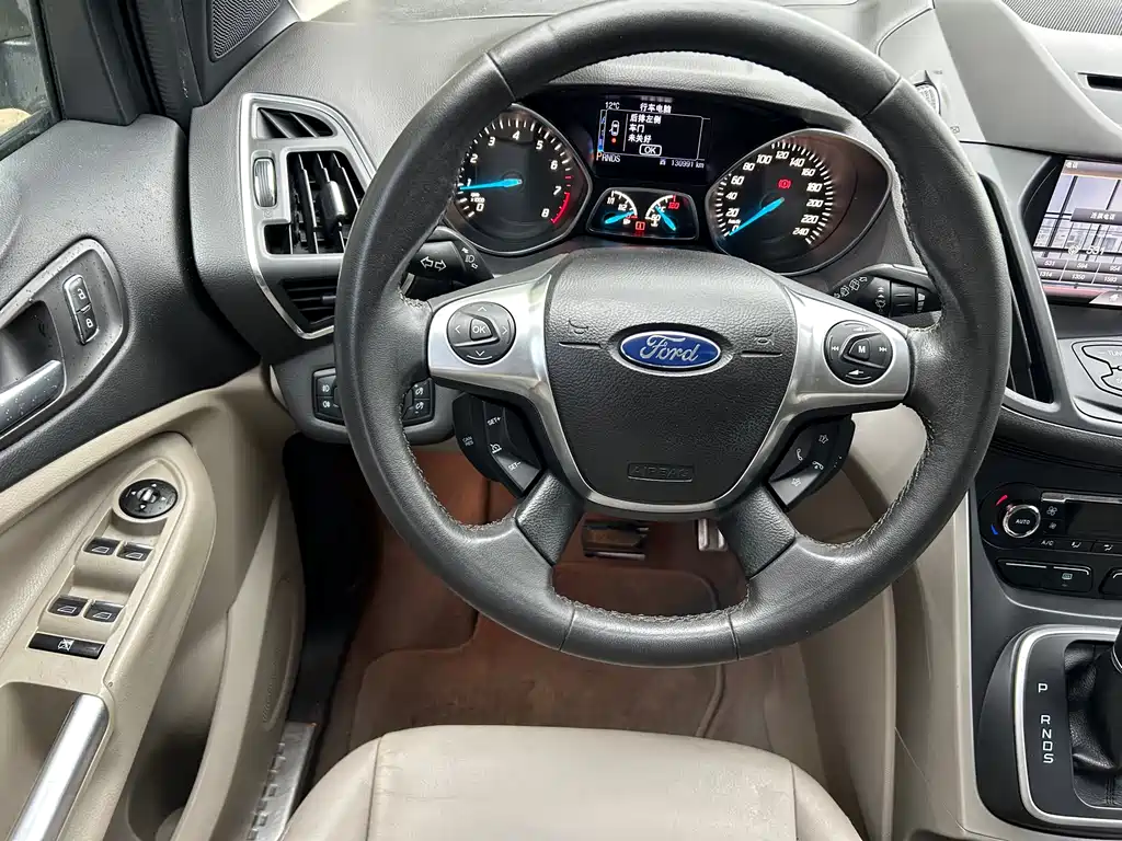 Ford Kuga 2013 — фото 10