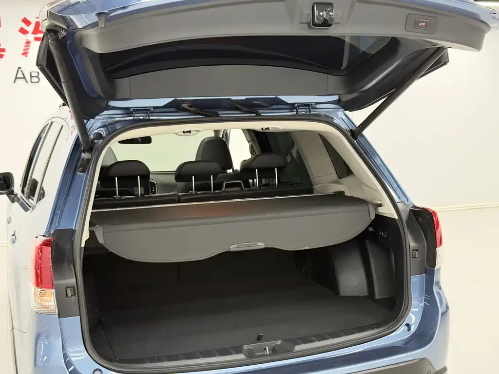 Subaru Forester 2023 — фото 8