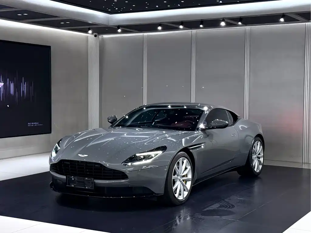 Aston Martin DB11 2023 — фото 3
