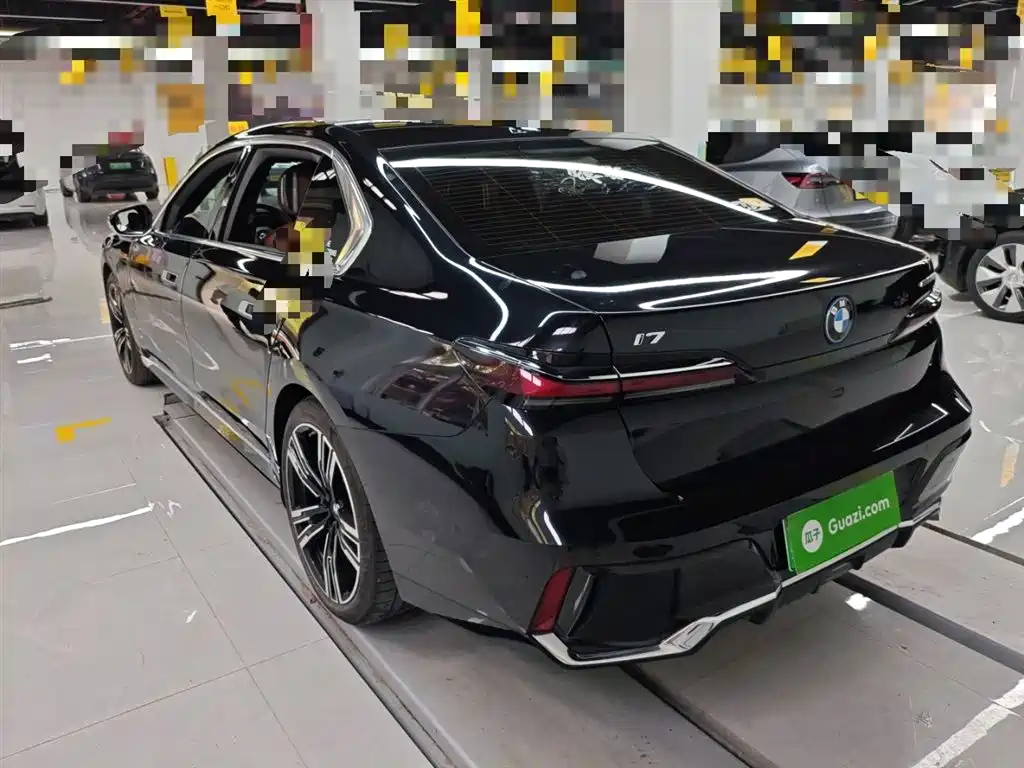 BMW i7 2023 — фото 23