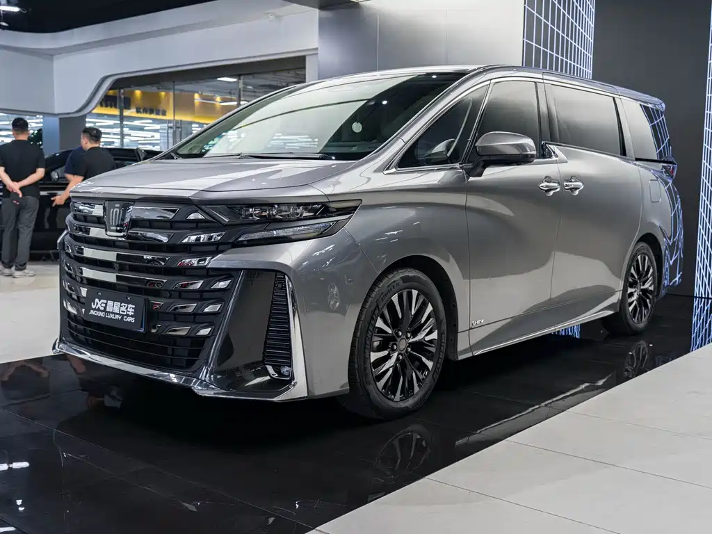 Toyota Vellfire 2024 — фото 1