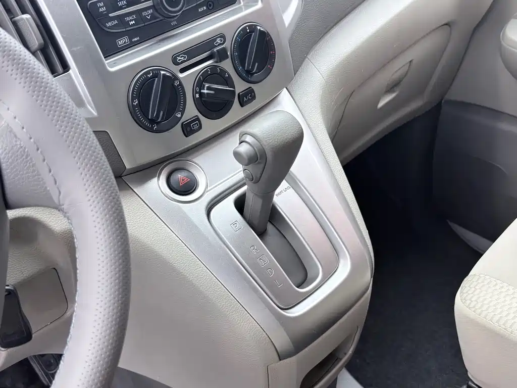 Nissan NV200 2017 — фото 12