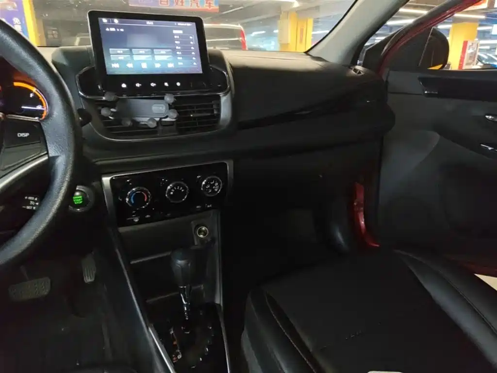 Toyota Yaris L 2020 — фото 9
