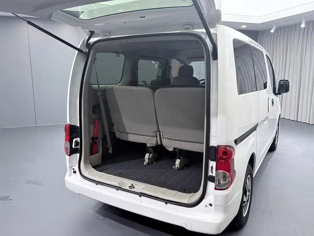 Nissan NV200 2017 — фото 19