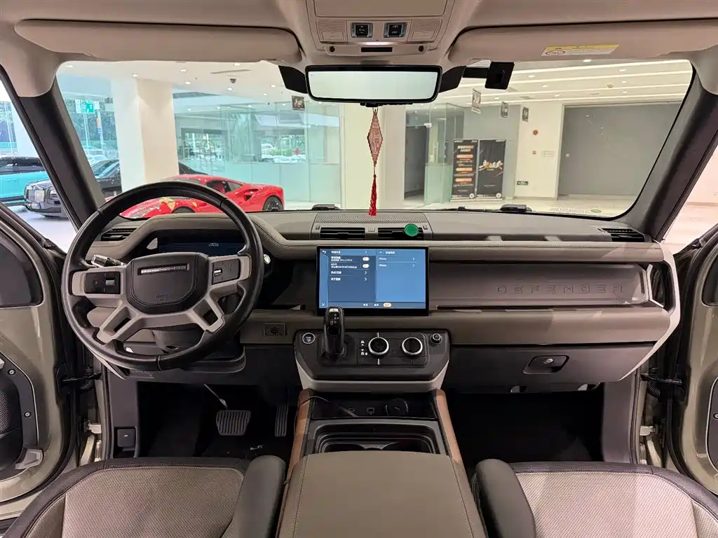 Land Rover Defender 2021 — фото 12