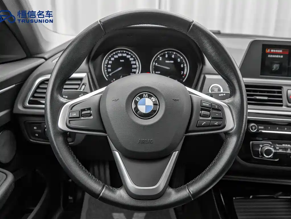 BMW 1 Series 2019 — фото 16