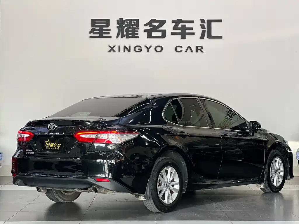 Toyota Camry 2018 — фото 23