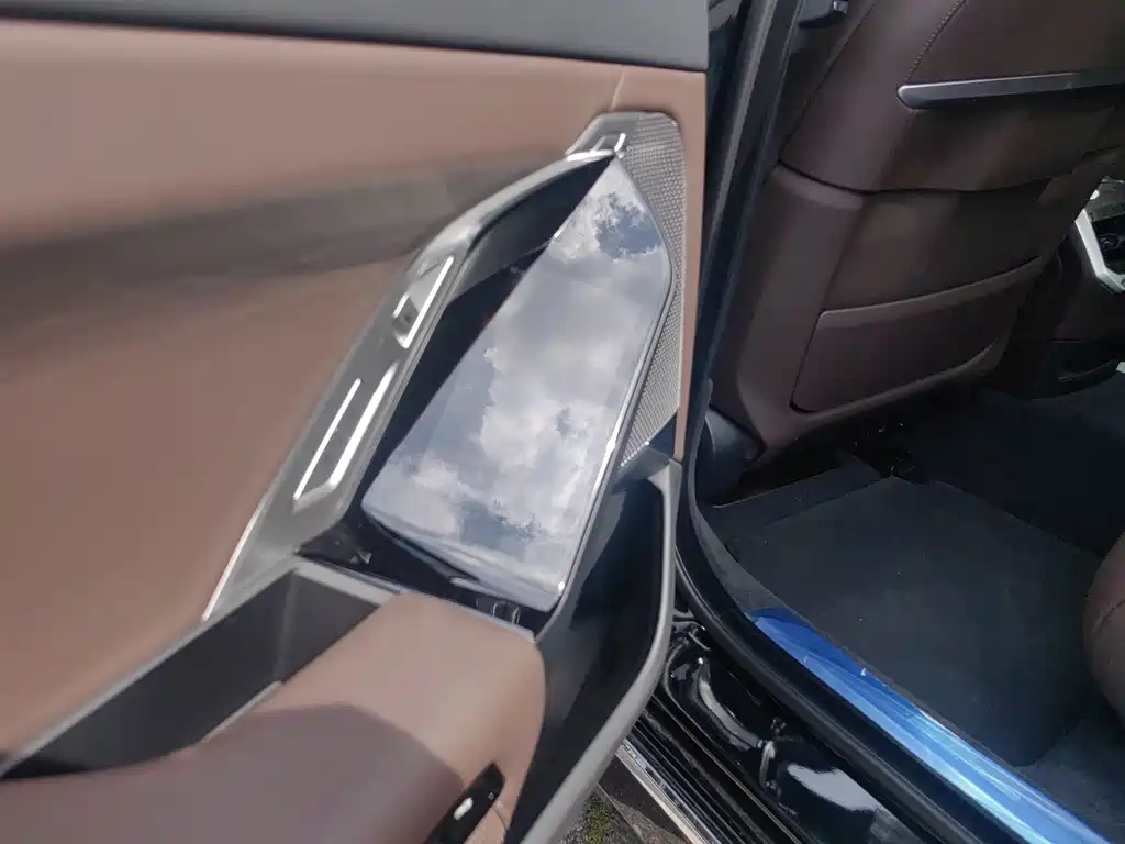 BMW i7 2025 — фото 16