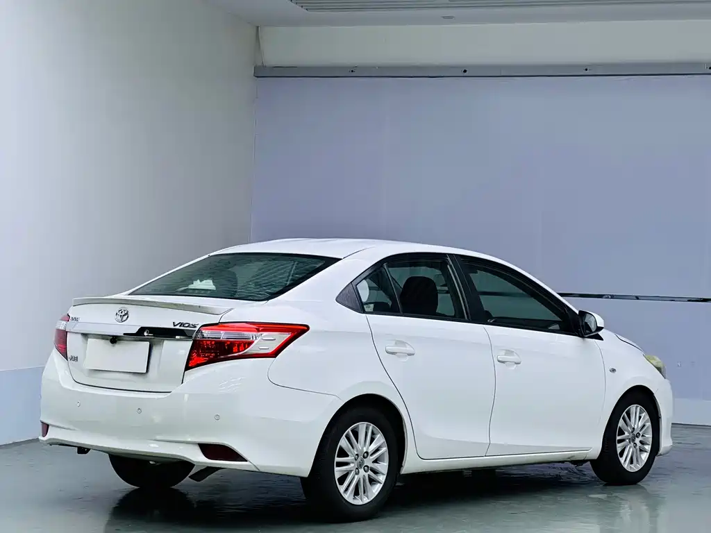 Toyota Vios 2015 — фото 6