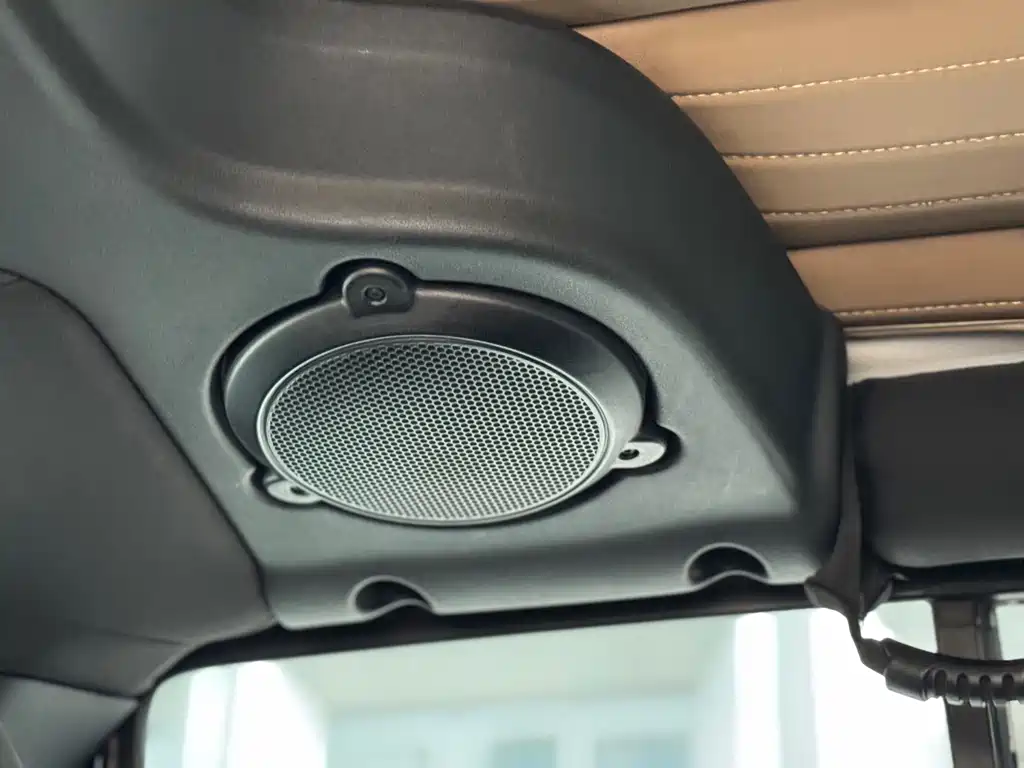 Jeep Wrangler 2015 — фото 10