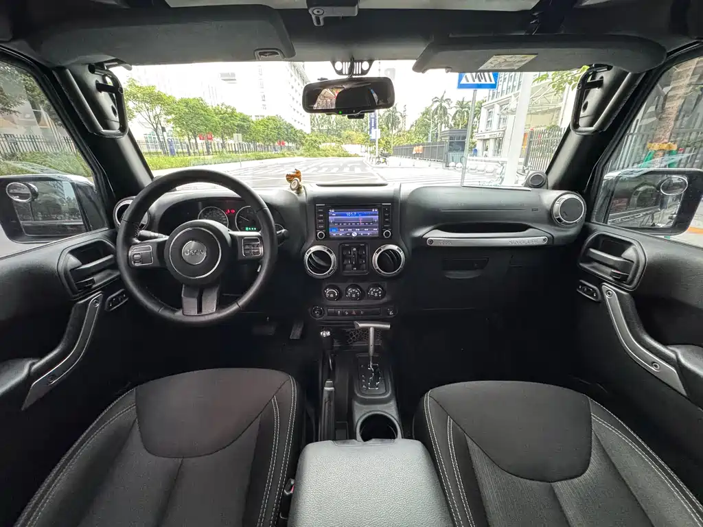 Jeep Wrangler 2015 — фото 8