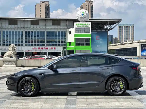 Tesla Model 3 2024