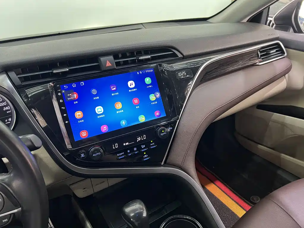 Toyota Camry 2018 — фото 10