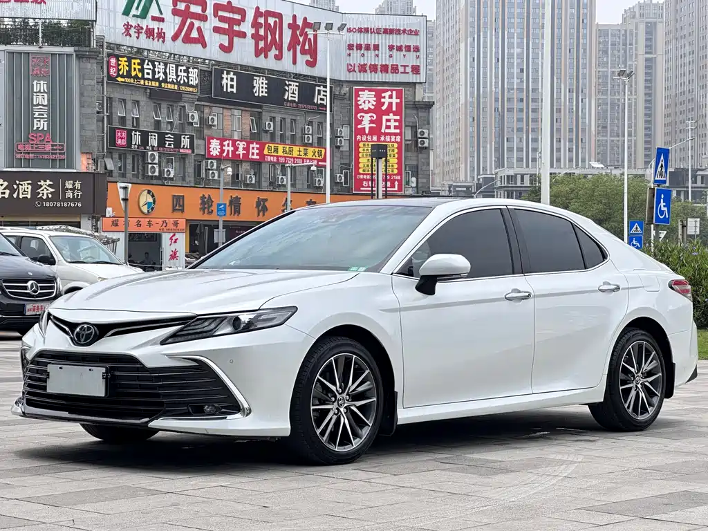 Toyota Camry 2021 — фото 1