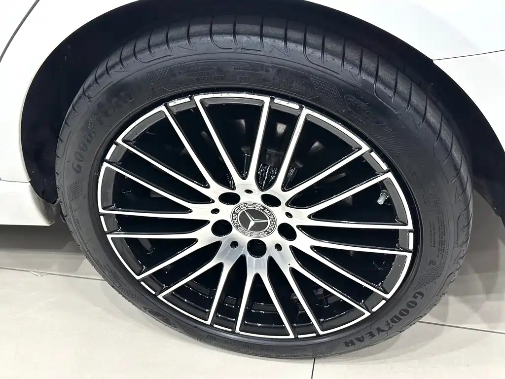 Mercedes-Benz C-Class 2023 — фото 25