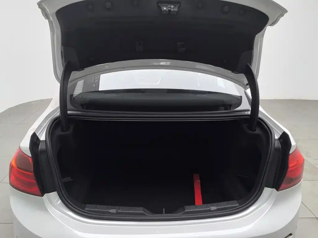 BMW 1 Series 2017 — фото 16