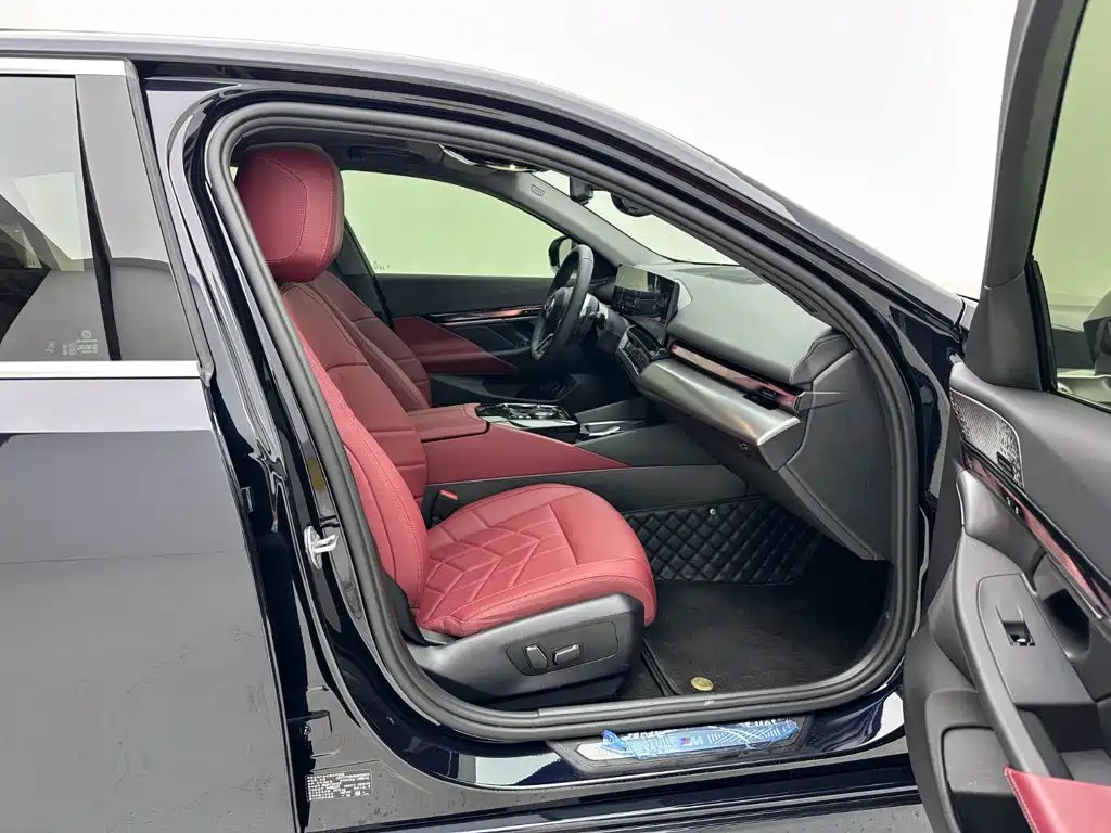 BMW 5 Series 2025 — фото 15