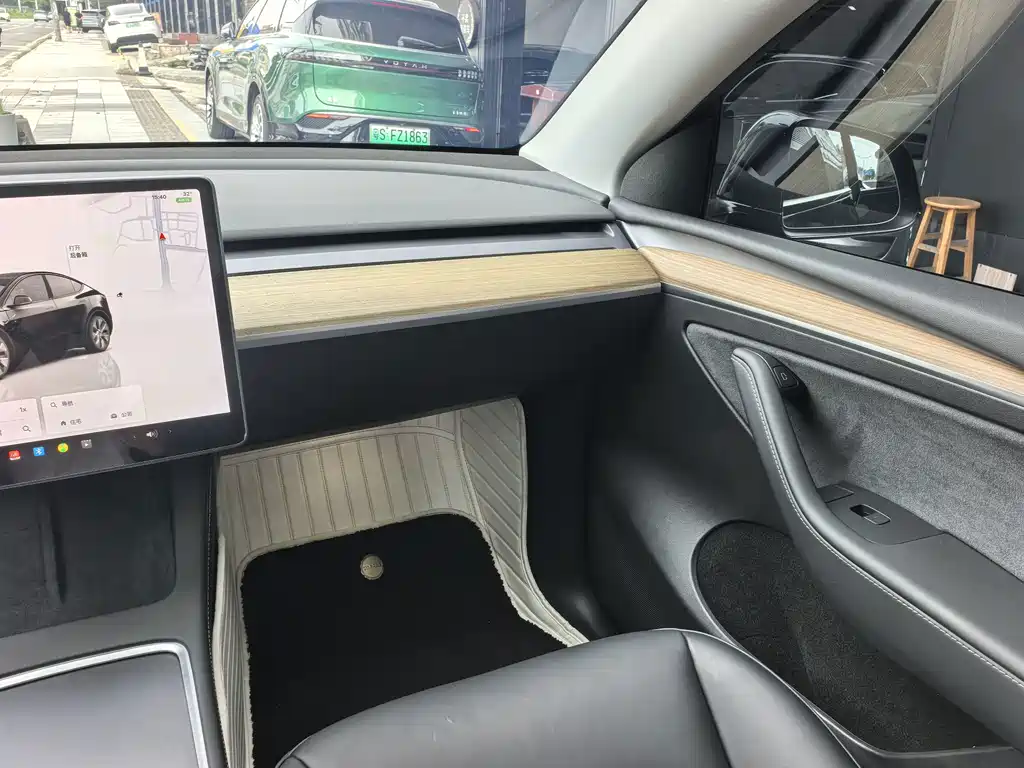 Tesla Model Y 2023 — фото 15