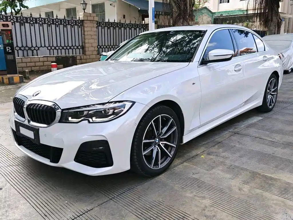 BMW 3 Series 2021 — фото 1